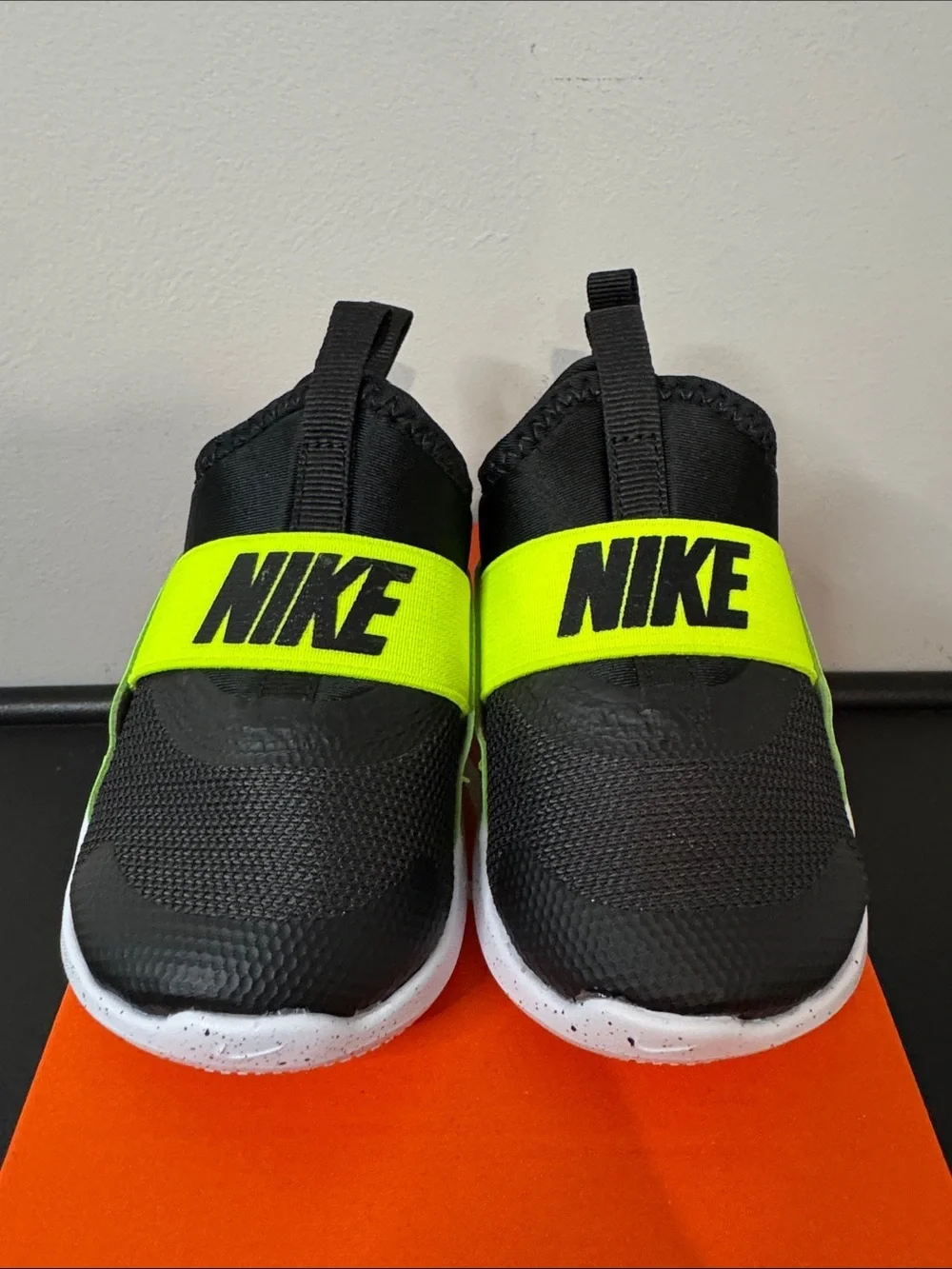 Nike Flex Runner Slip-On Sneakers Black Volt White Baby/Toddler Size 5C New NIB